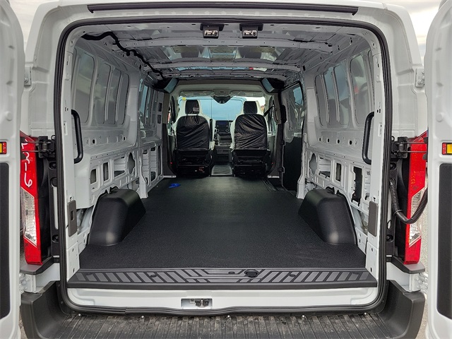 Vehicle image 7 of 19