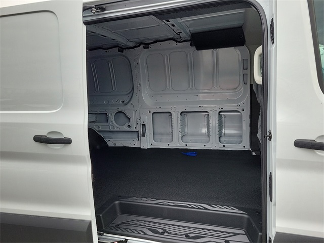 Vehicle image 14 of 19