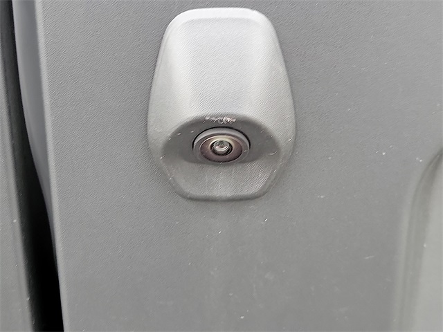 Vehicle image 13 of 19