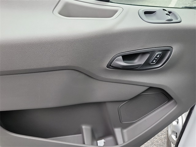 Vehicle image 11 of 19