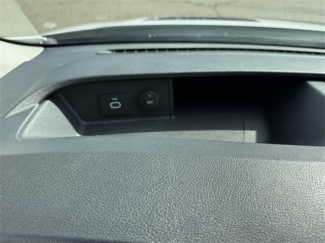 Vehicle image 33 of 49