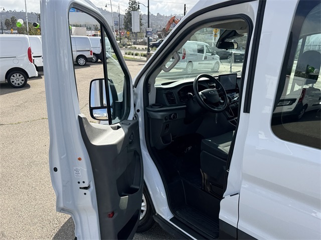 Vehicle image 21 of 49