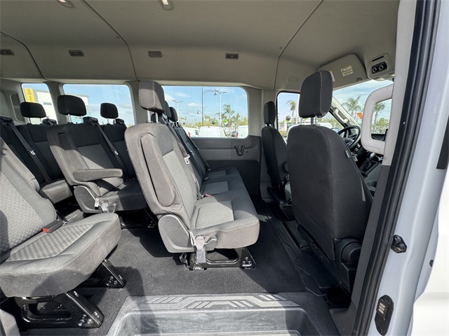 Vehicle image 17 of 49