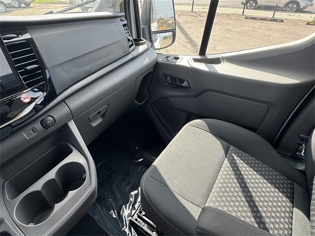 Vehicle image 41 of 49