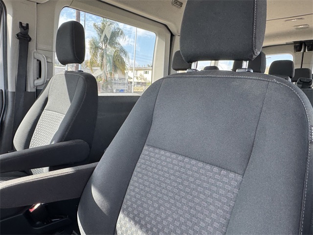 Vehicle image 13 of 49