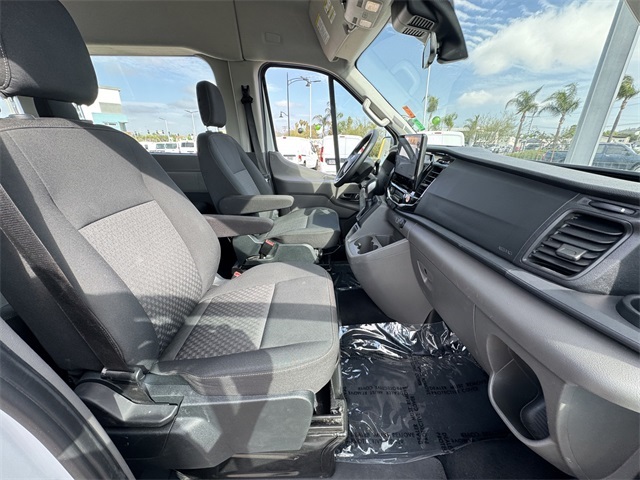 Vehicle image 16 of 49