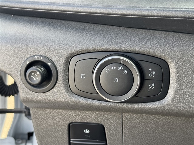 Vehicle image 32 of 49