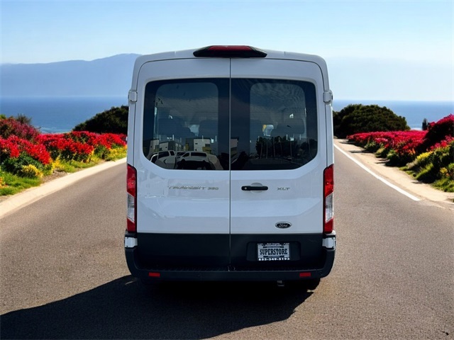 Vehicle image 6 of 49