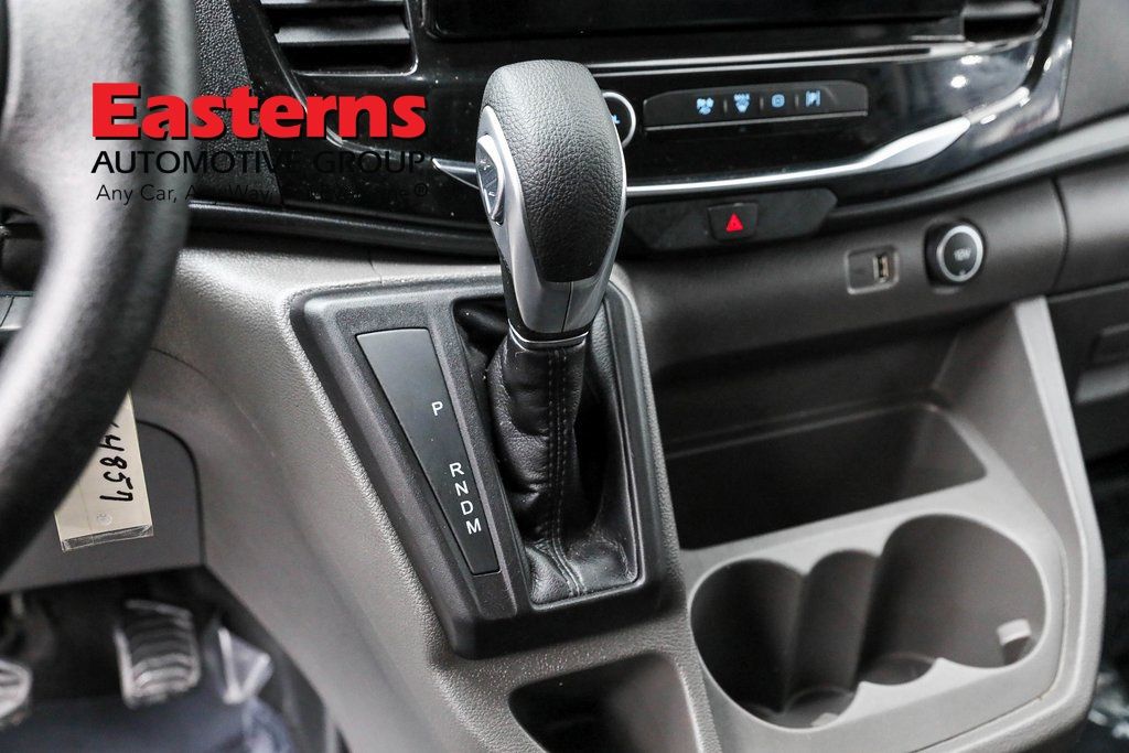 Vehicle image 41 of 60