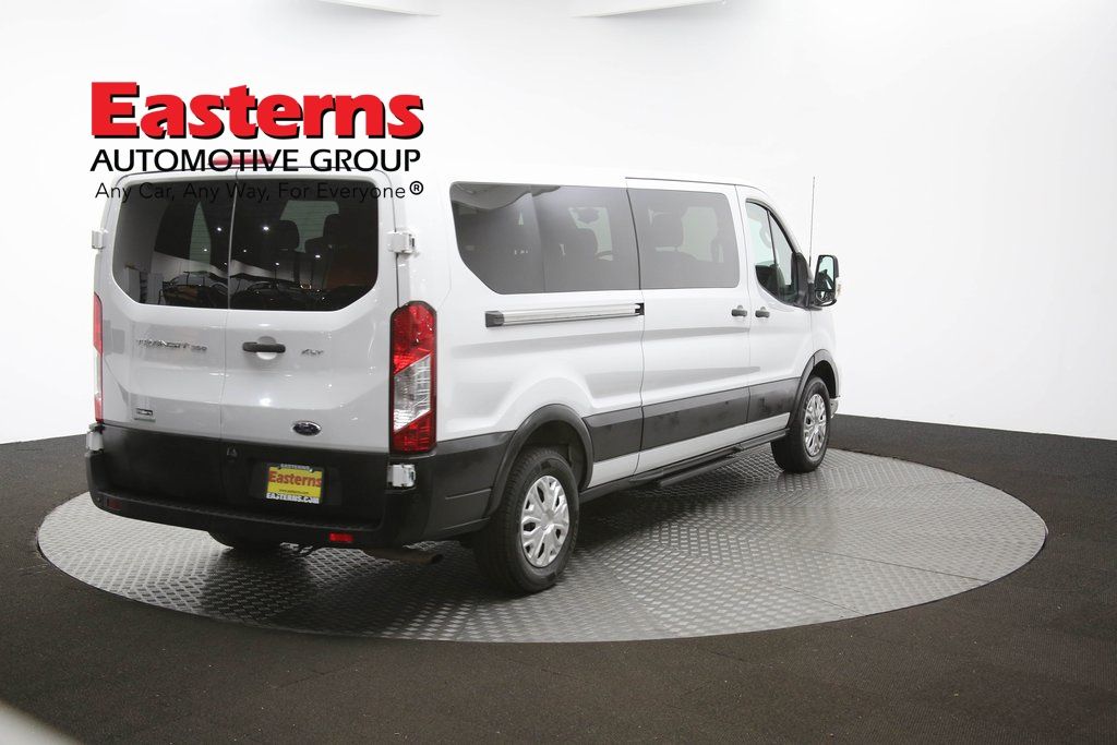 Vehicle image 16 of 60