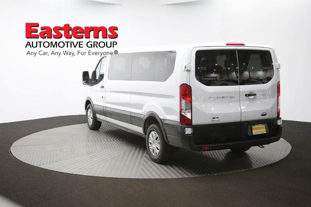 Vehicle image 34 of 60
