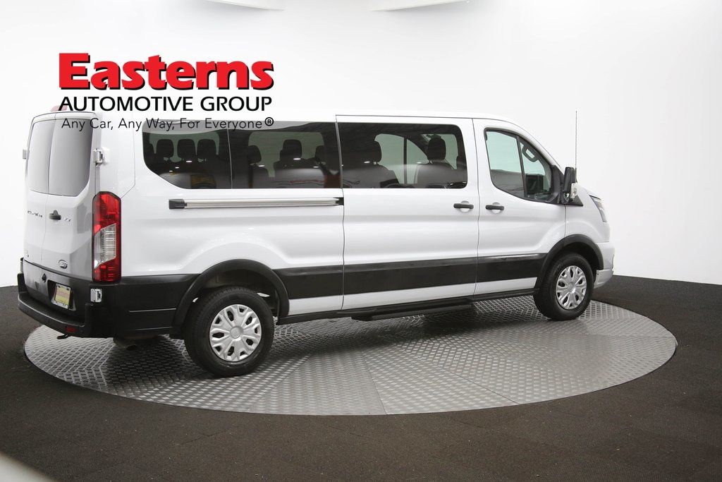 Vehicle image 18 of 60