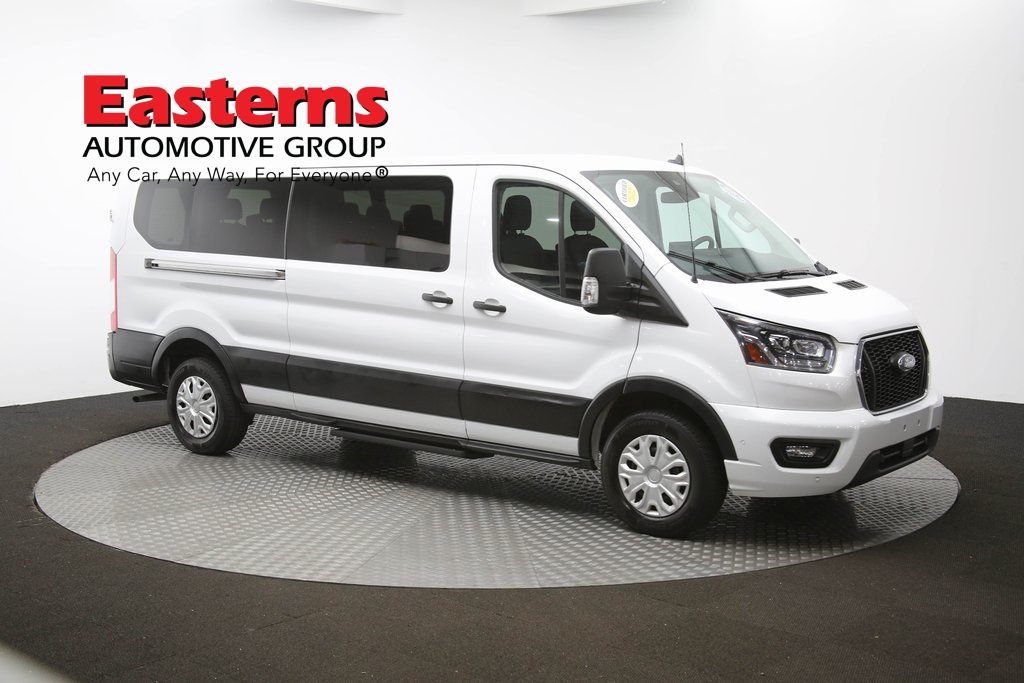 Vehicle image 21 of 60