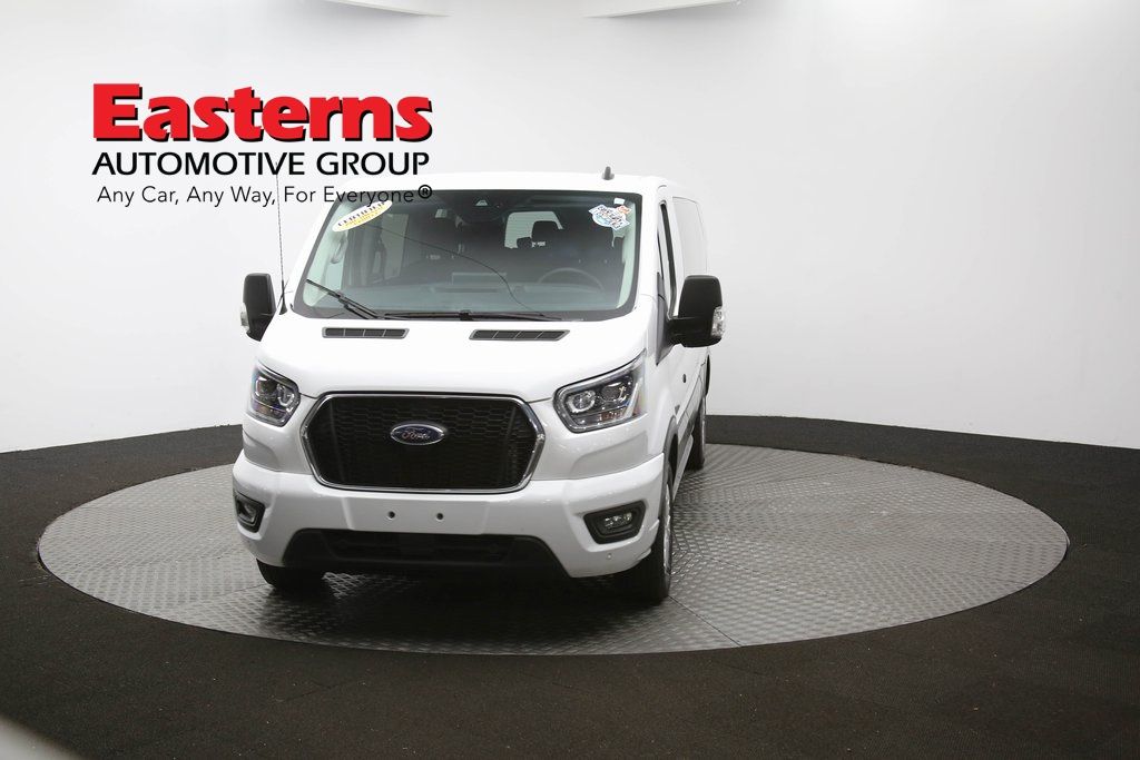 Vehicle image 25 of 60