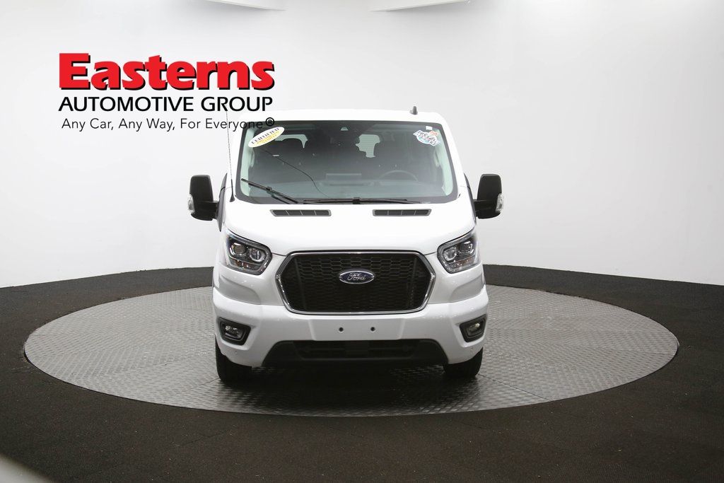 Vehicle image 4 of 60