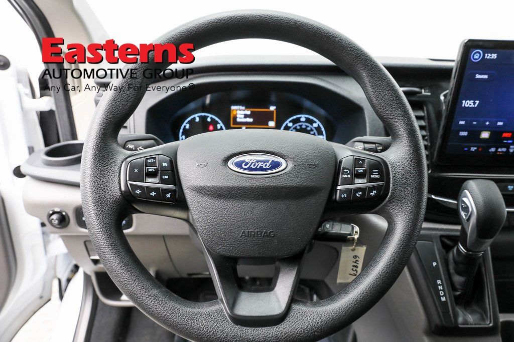 Vehicle image 38 of 60