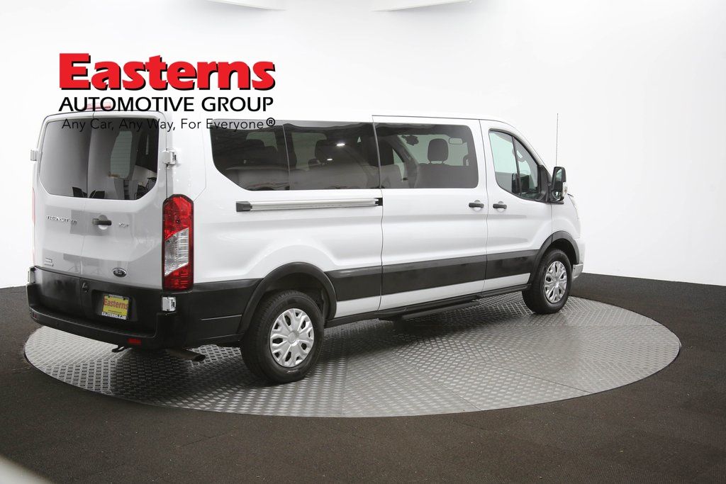 Vehicle image 17 of 60