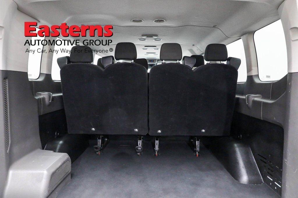 Vehicle image 37 of 60