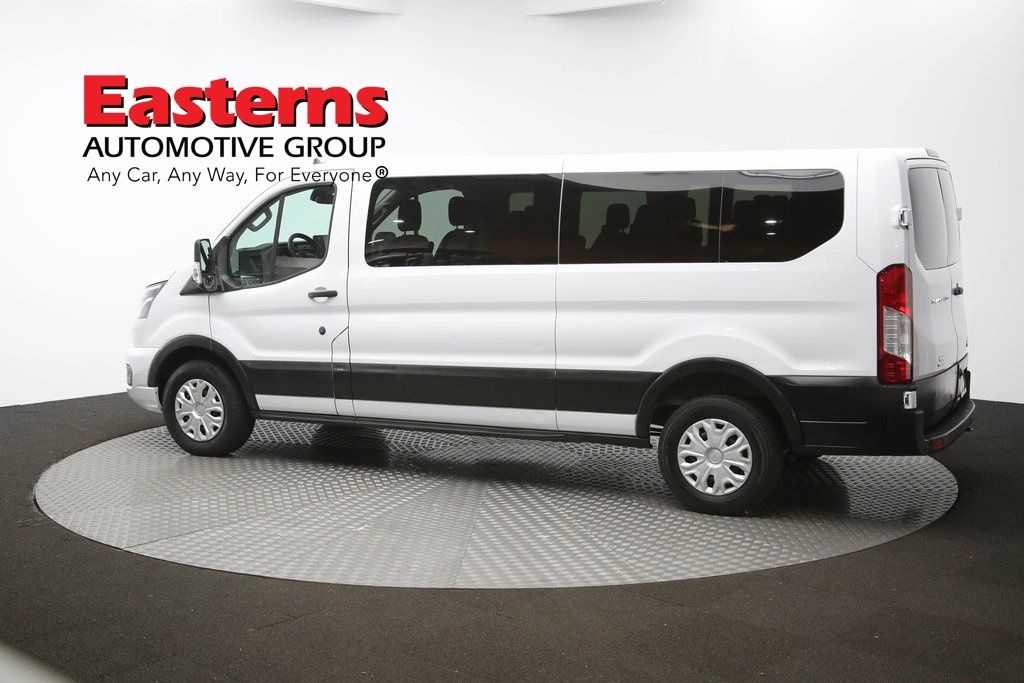 Vehicle image 32 of 60