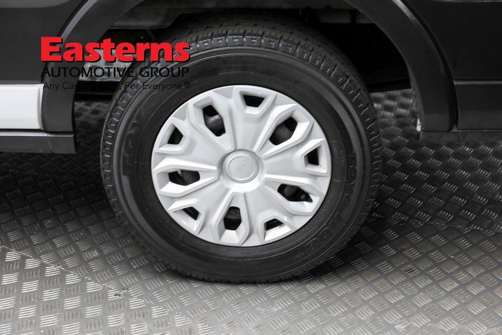 Vehicle image 36 of 60