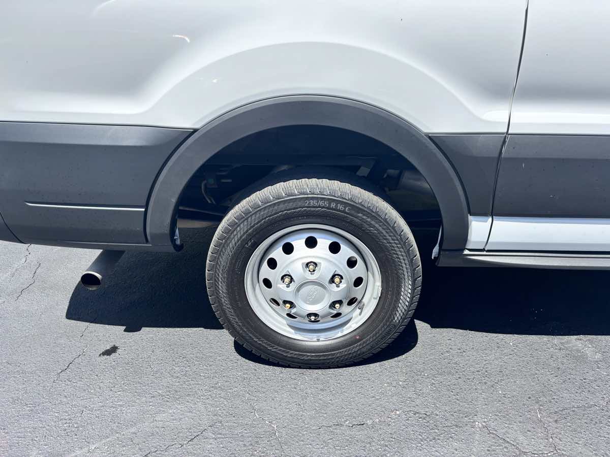 Vehicle image 15 of 32