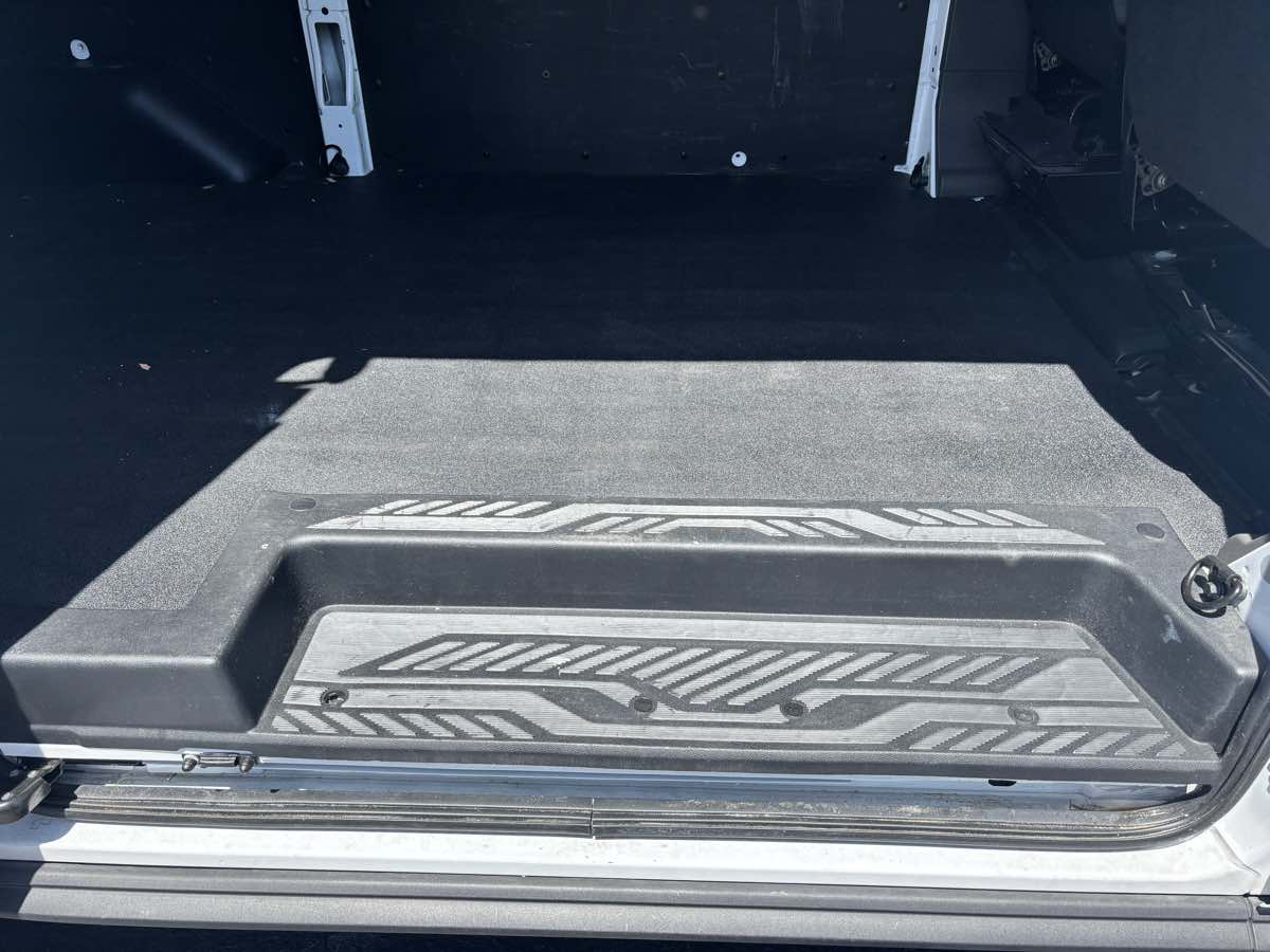 Vehicle image 10 of 32