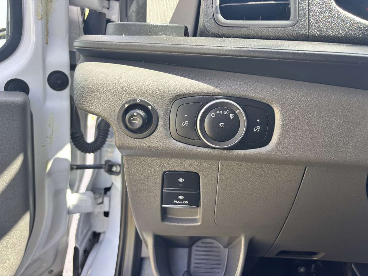 Vehicle image 31 of 32