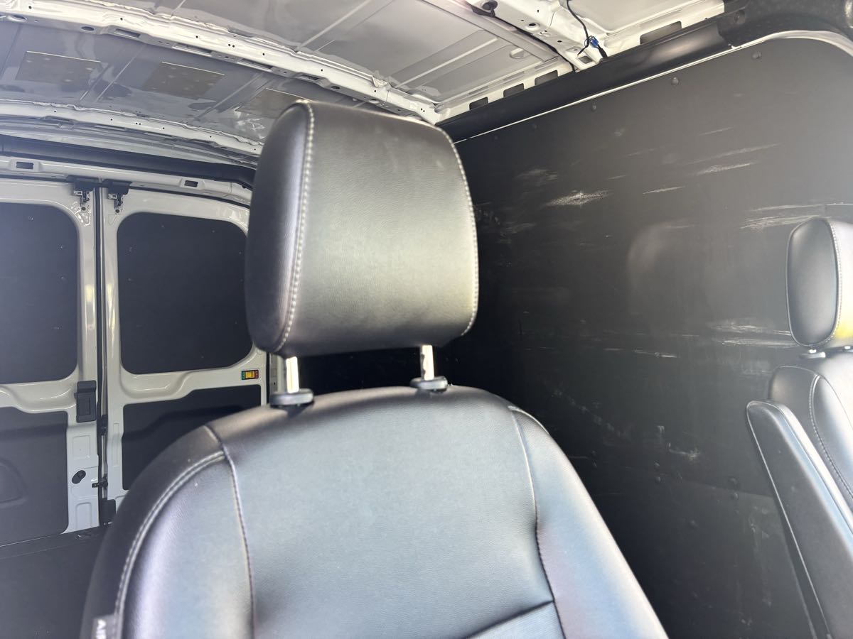 Vehicle image 6 of 32