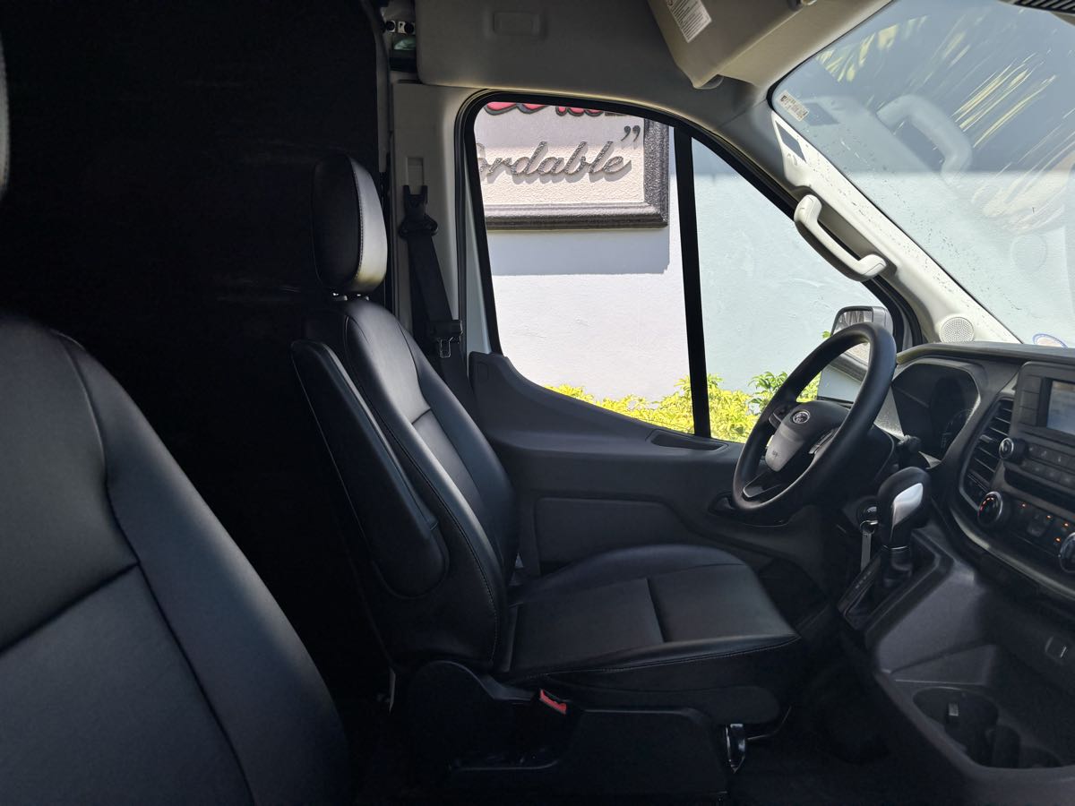 Vehicle image 5 of 32