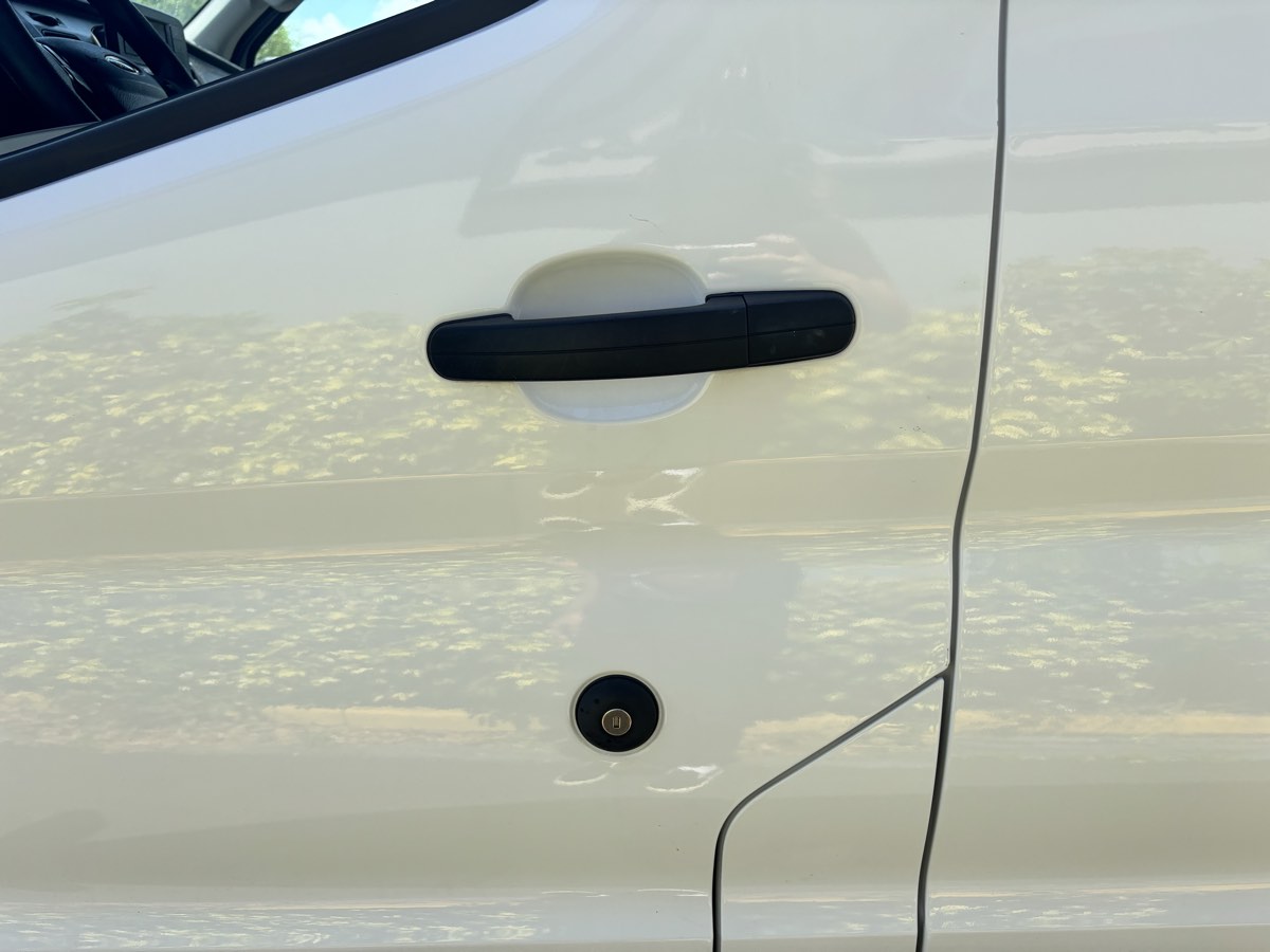 Vehicle image 21 of 32