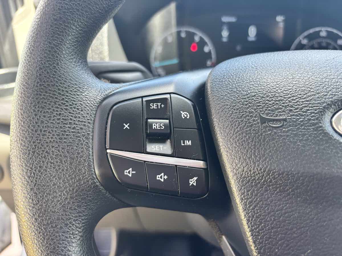 Vehicle image 29 of 32
