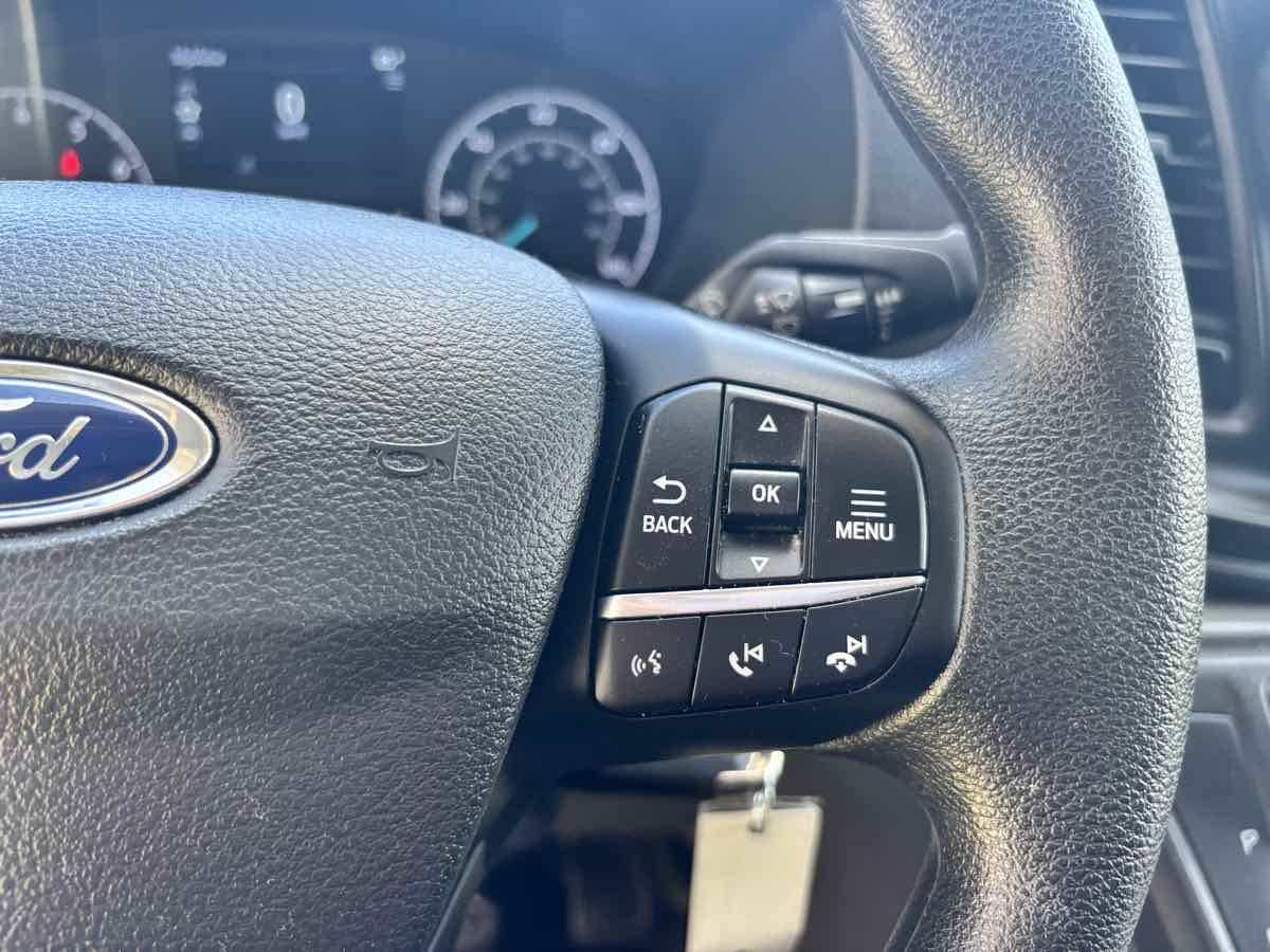 Vehicle image 27 of 32