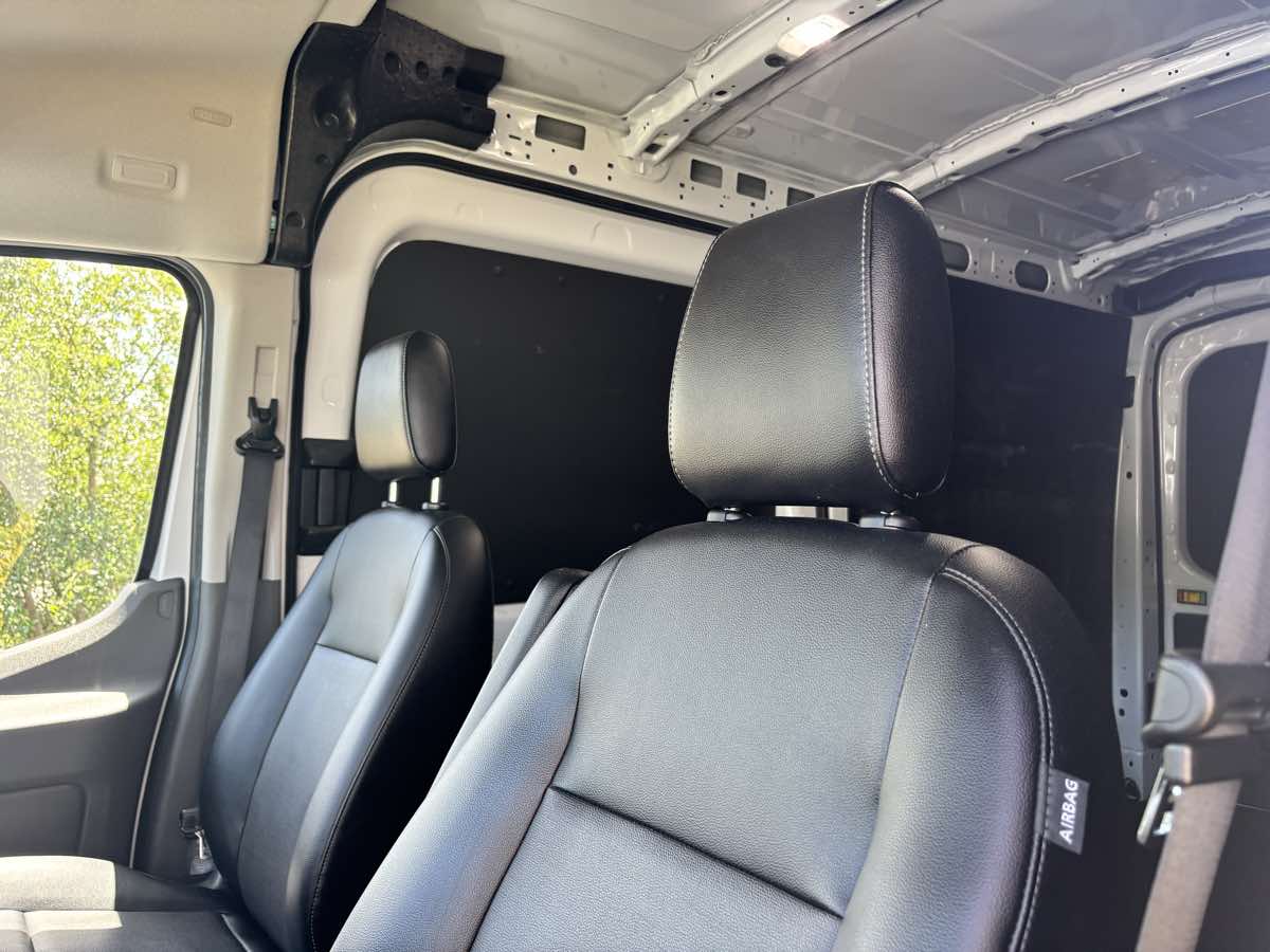 Vehicle image 24 of 32