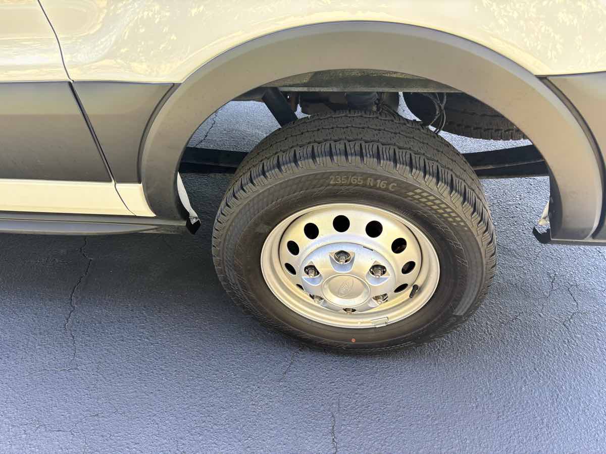 Vehicle image 20 of 32