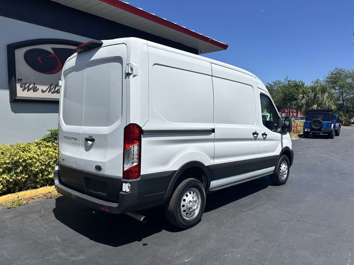 Vehicle image 2 of 32