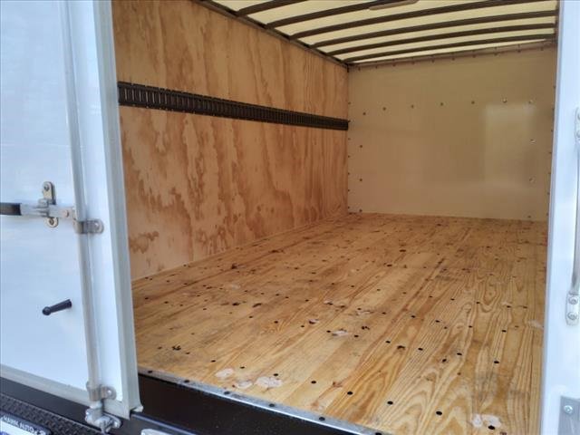 Vehicle image 15 of 28