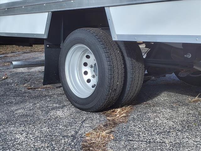Vehicle image 10 of 28