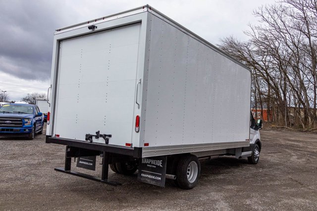 Vehicle image 8 of 27