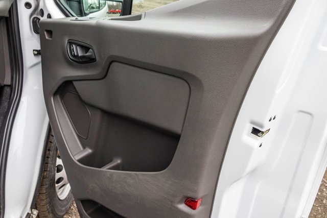Vehicle image 24 of 27