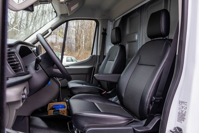 Vehicle image 15 of 27