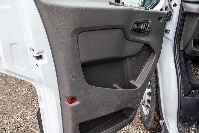 Vehicle image 13 of 27