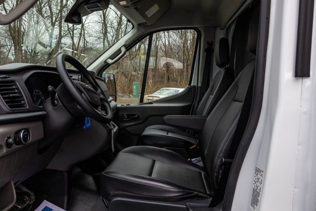 Vehicle image 14 of 27
