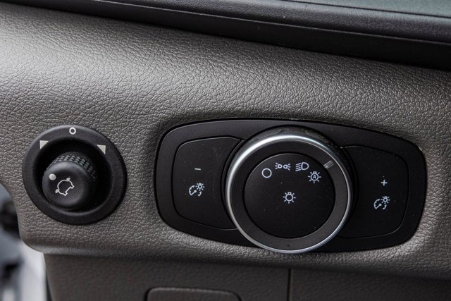 Vehicle image 19 of 27