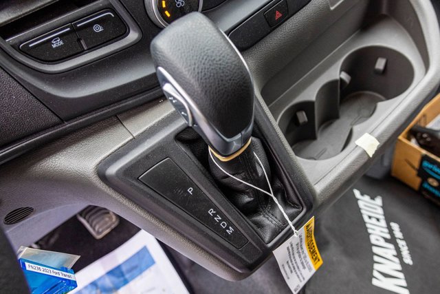 Vehicle image 16 of 27