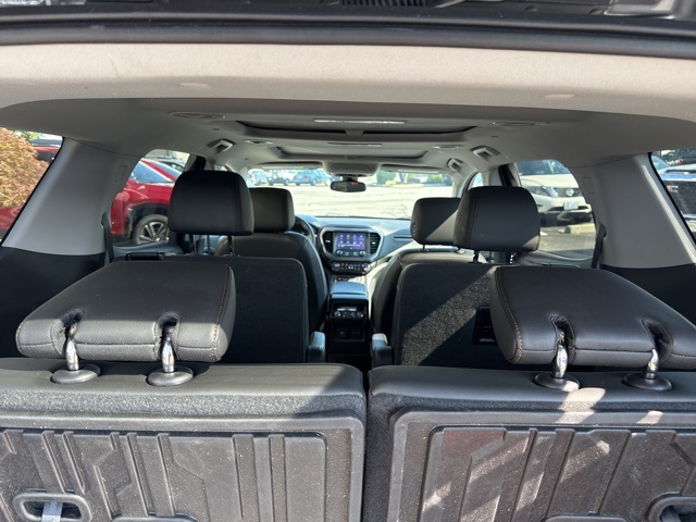 Vehicle image 12 of 22