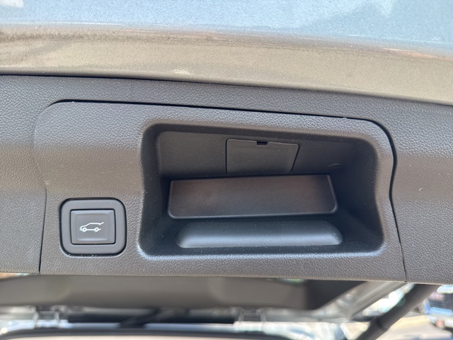 Vehicle image 21 of 22