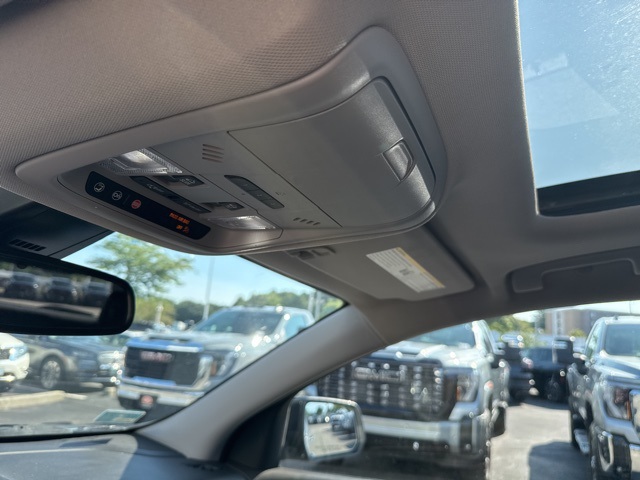 Vehicle image 17 of 22