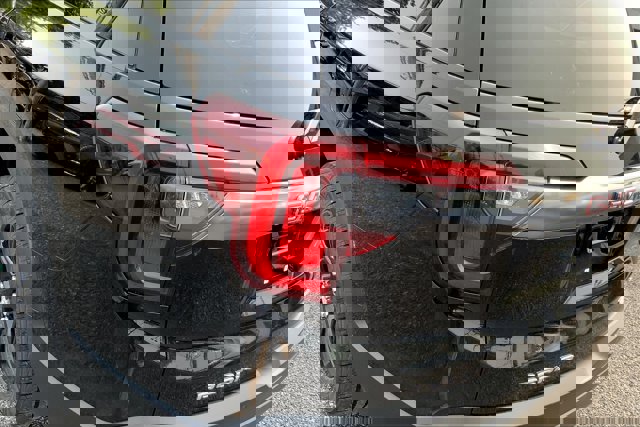 Vehicle image 29 of 32