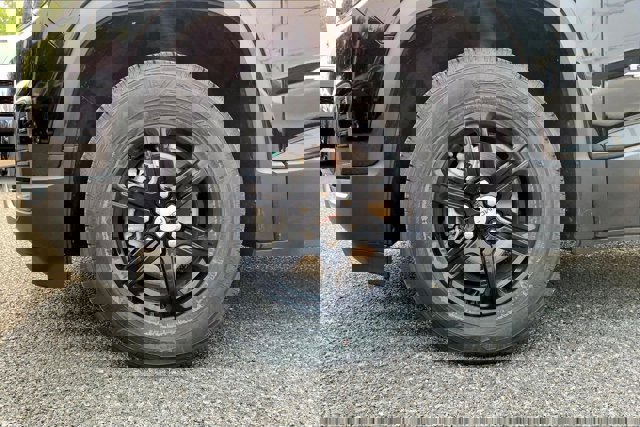 Vehicle image 11 of 32