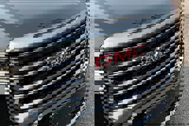 Vehicle image 30 of 32